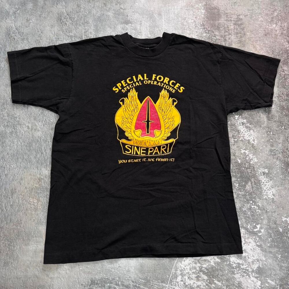 Vintage 90s Special Forces Special Operations T Shirt. Sine Pari. XL